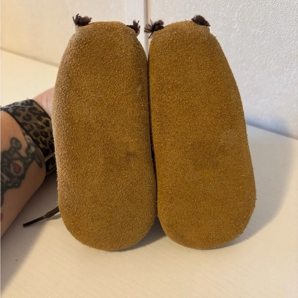 Minnetonka ORIGINAL Toddler moccasin size 5